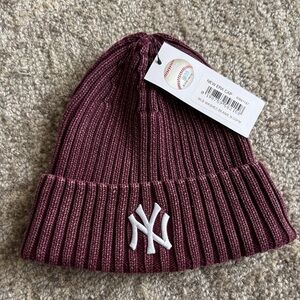 New Era Yankees beanie